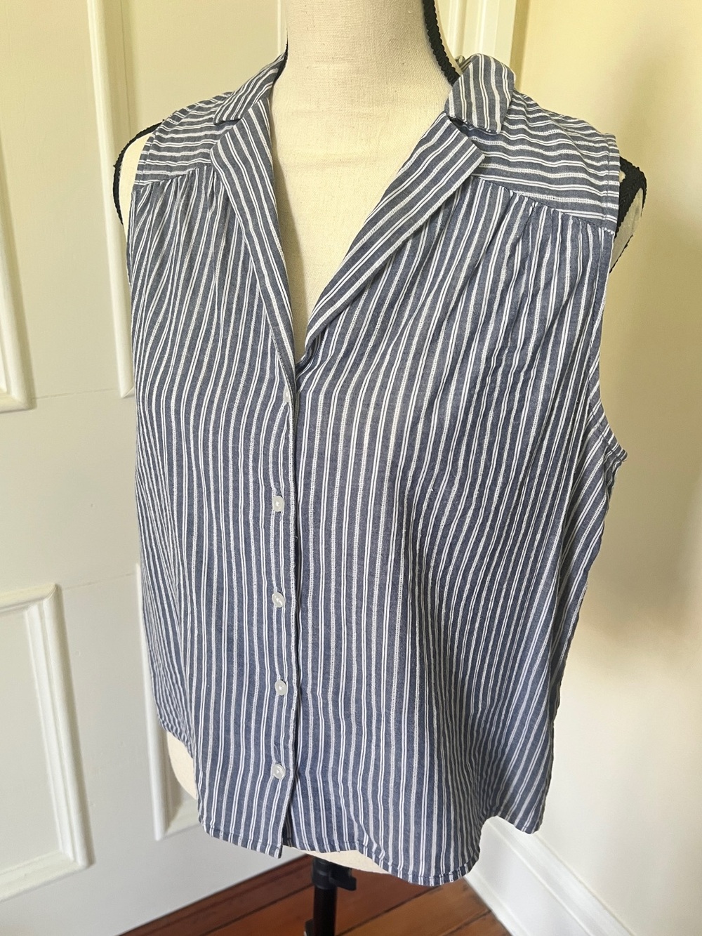 A New Day striped sleeveless button down top | size M